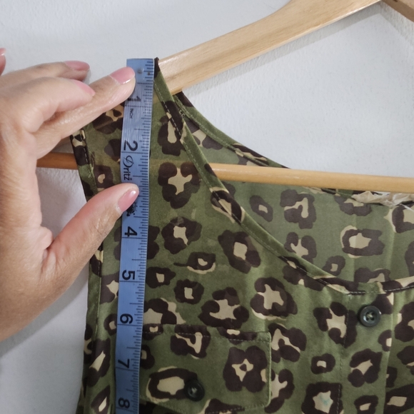 E&M Animal Print Sleeveless Blouse Womem's - Picture 7 of 9